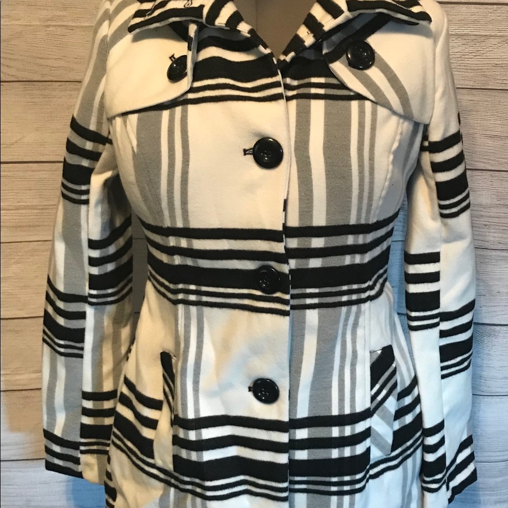 I.N. San fransico size L white/black plaid coat